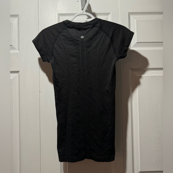Lululemon Swiftly Tech T-Shirt, black, size 2. - Picture 2 of 2